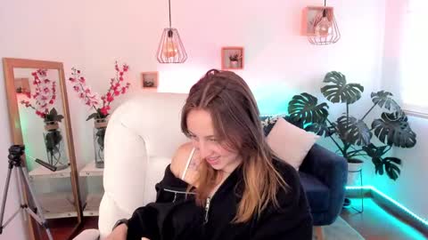 Snapshot of arii_1010_ chatting on December 2024 07:48:02 PM Ari online show from December 2024 07:48:02 PM