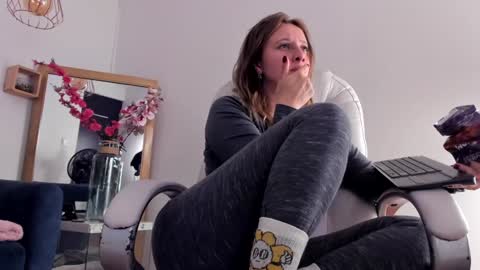 Snapshot of arii_1010_ chatting on January 2025 10:51:02 PM Ari online show from January 2025 10:51:02 PM