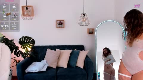 Snapshot of arii_1010_ chatting on April 2026 07:58:01 PM Ari online show from April 2026 07:58:01 PM