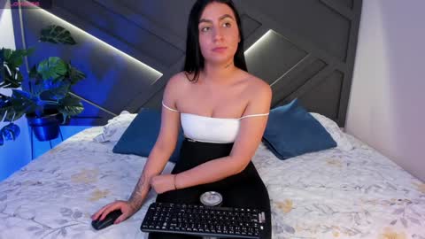 Snapshot of ariiaa_1 chatting on January 2025 11:18:02 PM ARIANNA online show from January 2025 11:18:02 PM