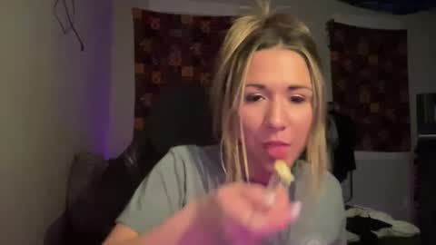 Snapshot of ariicutekitty chatting on January 2025 11:47:02 AM airskiii online show from January 2025 11:47:02 AM