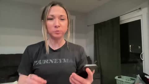 Snapshot of ariicutekitty chatting on January 2025 07:57:01 AM airskiii online show from January 2025 07:57:01 AM