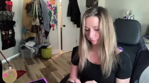 Snapshot of ariicutekitty chatting on January 2025 06:50:01 PM airskiii online show from January 2025 06:50:01 PM