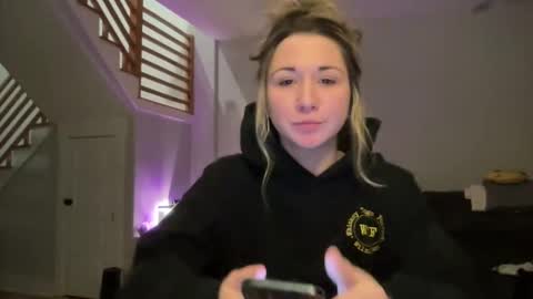 Snapshot of ariicutekitty chatting on February 2025 01:52:02 AM airskiii online show from February 2025 01:52:02 AM