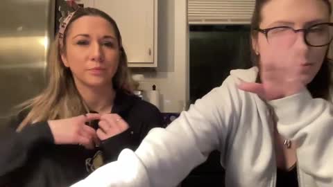 Snapshot of ariicutekitty chatting on February 2025 01:05:02 AM airskiii online show from February 2025 01:05:02 AM