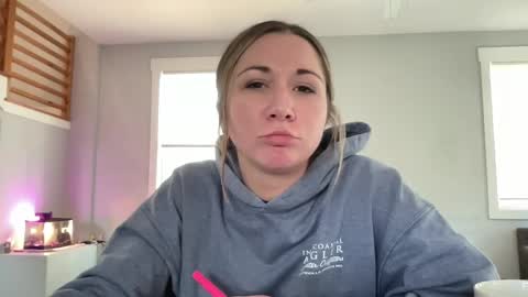 Snapshot of ariicutekitty chatting on February 2025 06:24:02 PM airskiii online show from February 2025 06:24:02 PM