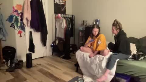 Snapshot of ariicutekitty chatting on February 2025 07:37:02 AM airskiii online show from February 2025 07:37:02 AM