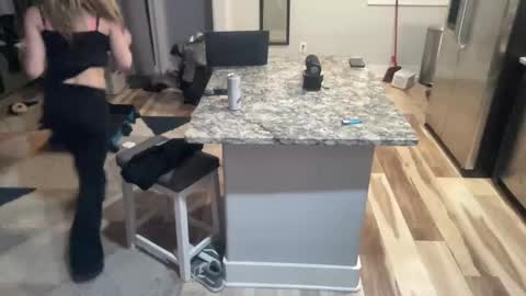 Snapshot of ariicutekitty chatting on February 2025 05:12:02 AM airskiii online show from February 2025 05:12:02 AM