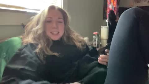 Snapshot of ariicutekitty chatting on March 2025 09:37:01 PM airskiii online show from March 2025 09:37:01 PM