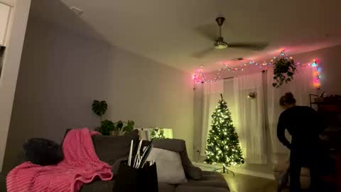 Snapshot of ariicutekitty chatting on December 2025 10:41:02 PM airskiii online show from December 2025 10:41:02 PM