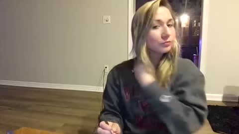 Snapshot of ariicutekitty chatting on December 2025 04:52:01 AM airskiii online show from December 2025 04:52:01 AM