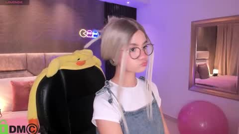 Ari  online show from October 2025 11:46:02 PM