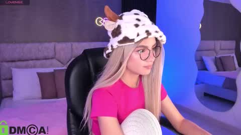 Ari  online show from October 2025 12:01:02 AM