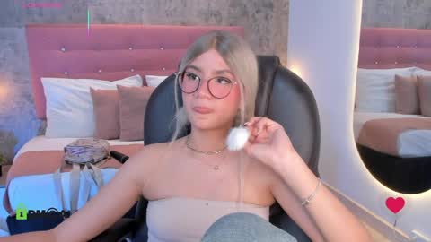Snapshot of arinextdoor chatting on April 2026 06:19:01 AM Ari online show from April 2026 06:19:01 AM