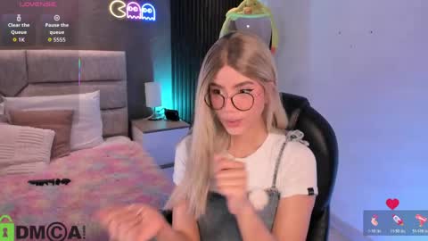 Snapshot of arinextdoor chatting on April 2026 08:46:02 PM Ari online show from April 2026 08:46:02 PM