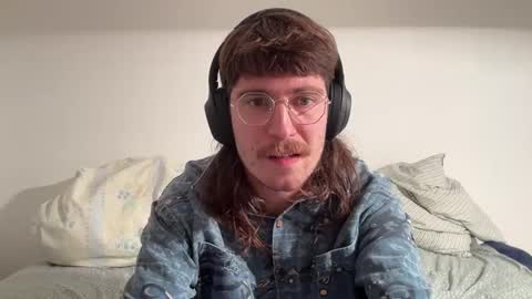 Snapshot of aristae chatting on October 2025 01:54:02 PM Ariste online show from October 2025 01:54:02 PM