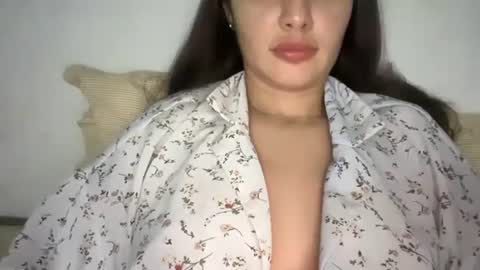 arivelle online show from November 2025 07:35:01 PM