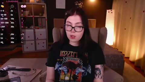 Snapshot of arizonaa_muse chatting on February 2025 12:27:02 AM Astrid online show from February 2025 12:27:02 AM