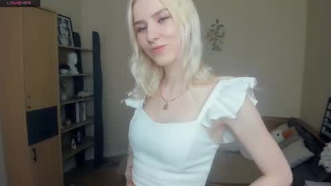 Snapshot of arlavitullo chatting on July 2026 06:53:01 AM Emily online show from July 2026 06:53:01 AM