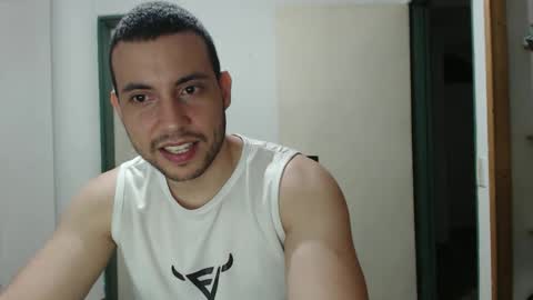 Snapshot of armando_2002 chatting on June 2026 04:02:02 AM ARMANDO online show from June 2026 04:02:02 AM