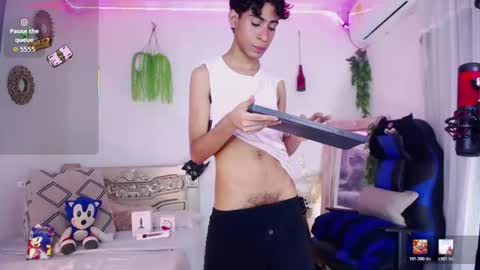 Snapshot of armondx_parkr chatting on April 2026 06:40:02 AM armond online show from April 2026 06:40:02 AM