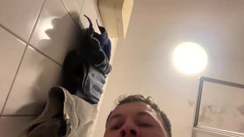 armyskater32 online show from November 2025 10:10:02 PM