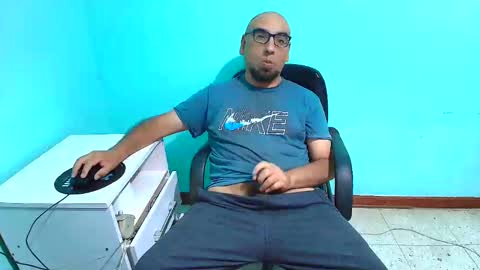 Snapshot of arnelux72 chatting on September 2025 05:13:01 AM arnelux72 online show from September 2025 05:13:01 AM