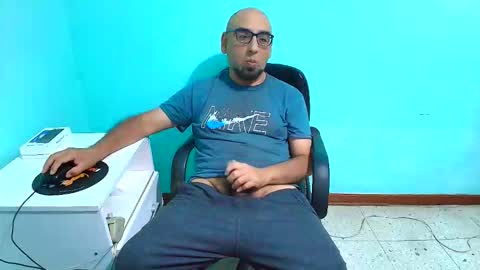 Snapshot of arnelux72 chatting on September 2025 05:01:02 AM arnelux72 online show from September 2025 05:01:02 AM