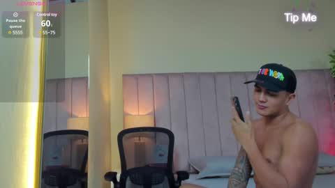 Snapshot of aron_bolt chatting on January 2025 02:35:02 AM ARON BOLT online show from January 2025 02:35:02 AM