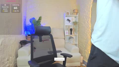 Snapshot of aron_bolt chatting on January 2025 12:58:02 AM ARON BOLT online show from January 2025 12:58:02 AM