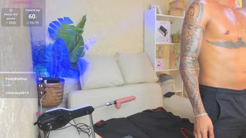 Snapshot of aron_bolt chatting on January 2025 04:09:02 AM ARON BOLT online show from January 2025 04:09:02 AM