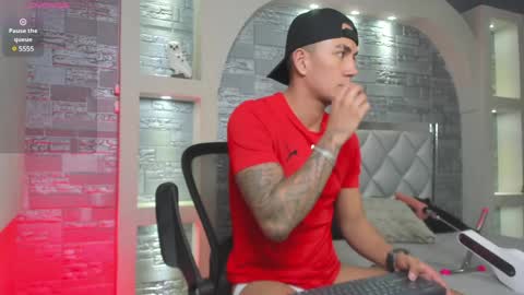 Snapshot of aron_bolt chatting on January 2025 02:31:02 PM ARON BOLT online show from January 2025 02:31:02 PM