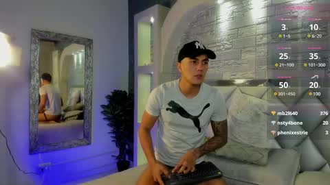 Snapshot of aron_bolt chatting on February 2025 05:23:01 AM ARON BOLT online show from February 2025 05:23:01 AM