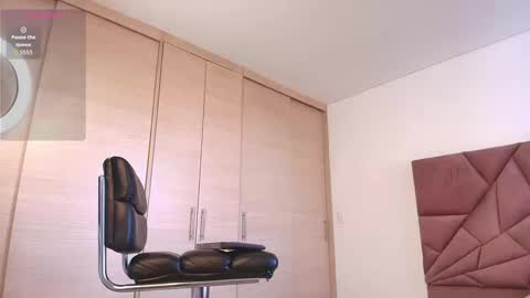 Snapshot of aron_bolt chatting on September 2025 08:34:02 PM ARON BOLT online show from September 2025 08:34:02 PM