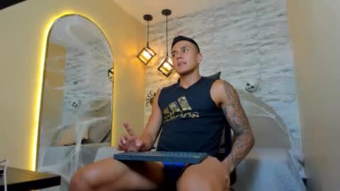 Snapshot of aron_bolt chatting on October 2025 10:00:02 PM ARON BOLT online show from October 2025 10:00:02 PM