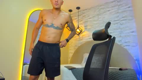 Snapshot of aron_bolt chatting on November 2025 10:42:02 PM ARON BOLT online show from November 2025 10:42:02 PM