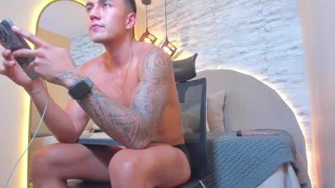 Snapshot of aron_bolt chatting on November 2025 02:58:01 AM ARON BOLT online show from November 2025 02:58:01 AM