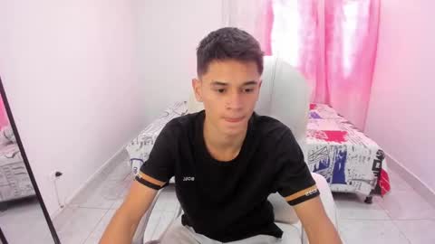 Snapshot of aron_boyy chatting on September 2025 07:50:02 PM Aaron online show from September 2025 07:50:02 PM