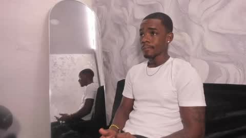Snapshot of aron_clark chatting on April 2026 12:18:01 PM A R O N online show from April 2026 12:18:01 PM