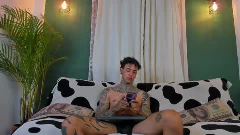 Snapshot of aron_ford chatting on March 2026 02:04:02 AM Aron ford online show from March 2026 02:04:02 AM