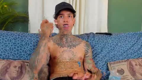 Snapshot of aron_ford chatting on April 2026 10:43:02 PM Aron ford online show from April 2026 10:43:02 PM