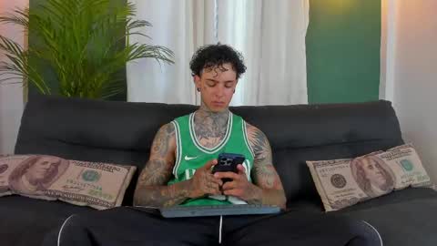 Snapshot of aron_ford chatting on April 2026 08:23:01 PM Aron ford online show from April 2026 08:23:01 PM