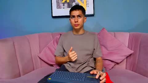 aron_pulse online show from April 2026 01:36:02 PM