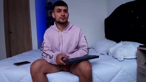 Snapshot of aron_santoro1 chatting on February 2026 05:17:01 PM Aron Santoro online show from February 2026 05:17:01 PM