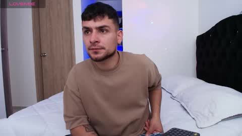 Snapshot of aron_santoro1 chatting on February 2026 05:09:02 PM Aron Santoro online show from February 2026 05:09:02 PM