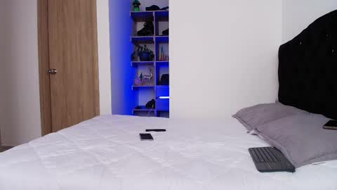 Snapshot of aron_santoro1 chatting on February 2026 05:35:02 PM Aron Santoro online show from February 2026 05:35:02 PM