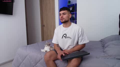 Snapshot of aron_santoro1 chatting on March 2026 03:05:02 PM Aron Santoro online show from March 2026 03:05:02 PM