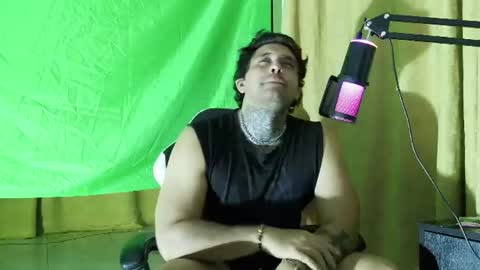 Snapshot of aronmiller404 chatting on July 2026 02:06:02 AM aronmiller online show from July 2026 02:06:02 AM