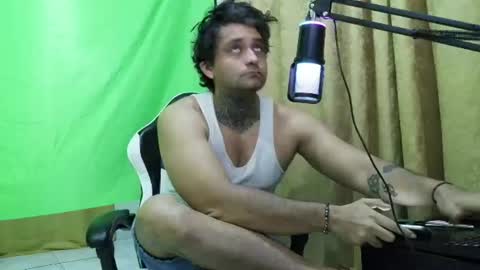 Snapshot of aronmiller404 chatting on July 2026 10:19:02 AM aronmiller online show from July 2026 10:19:02 AM