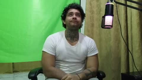 Snapshot of aronmiller404 chatting on July 2026 10:18:01 AM aronmiller online show from July 2026 10:18:01 AM